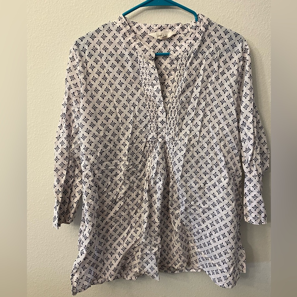 Land ‘n Sea V-neck pleated blouse. Navy and white. Size XL. 100% cotton